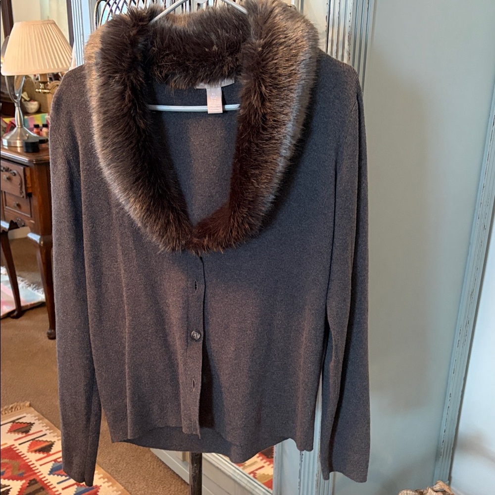 Ladies Banana Republic Charcoal Heather Gray  Sweater with Faux Fur Collar